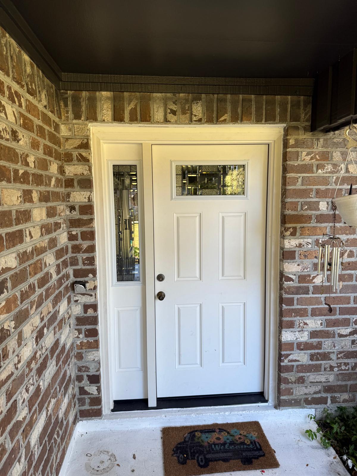Entry door with decorative sidelight